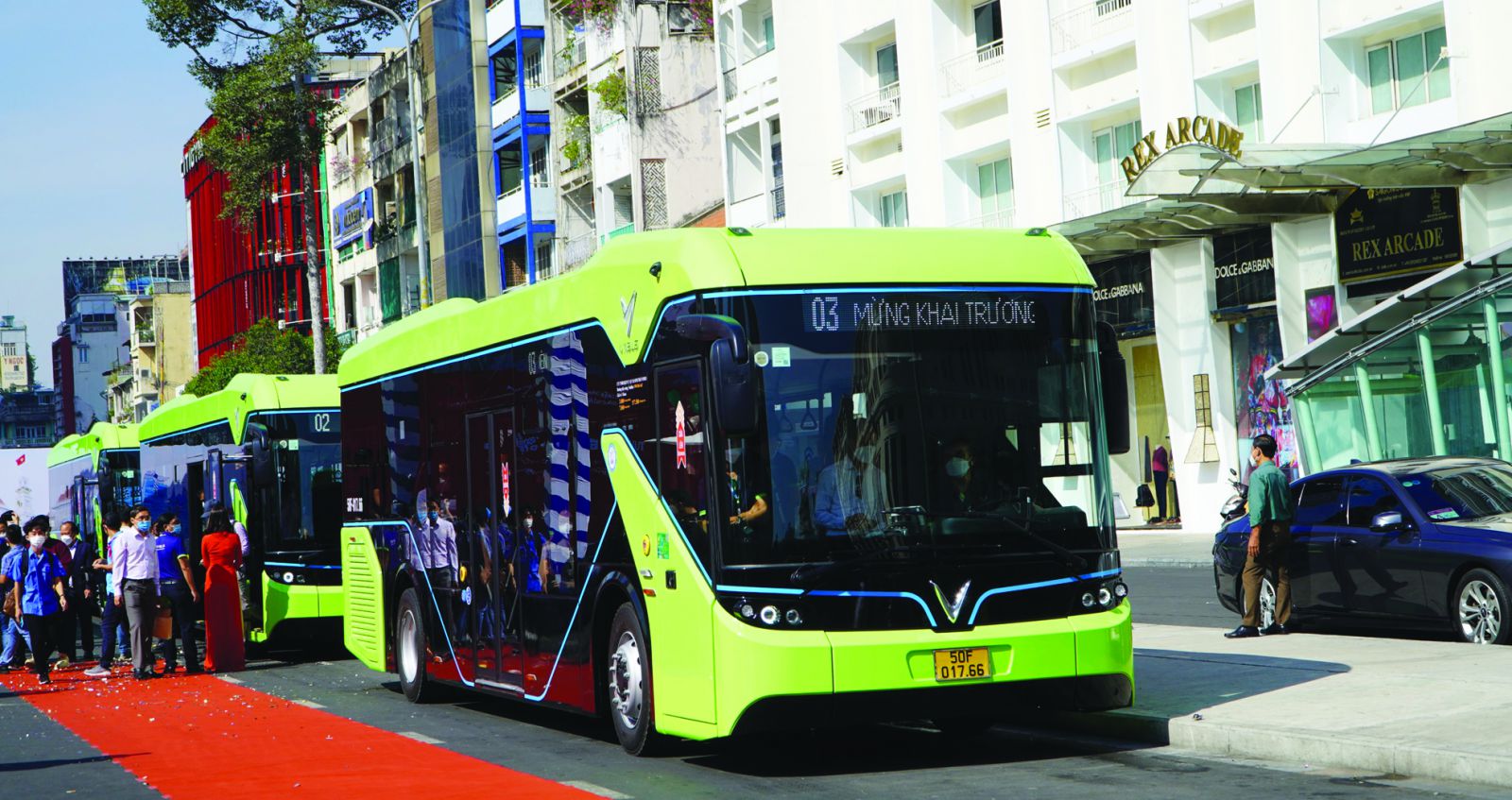  Dòng buýt điện thông minh VinBus do VinFast sản xuất sử dụng động cơ điện, không phát thải CO2 được thí điểm hoạt động trên địa bàn TP.HCM.
