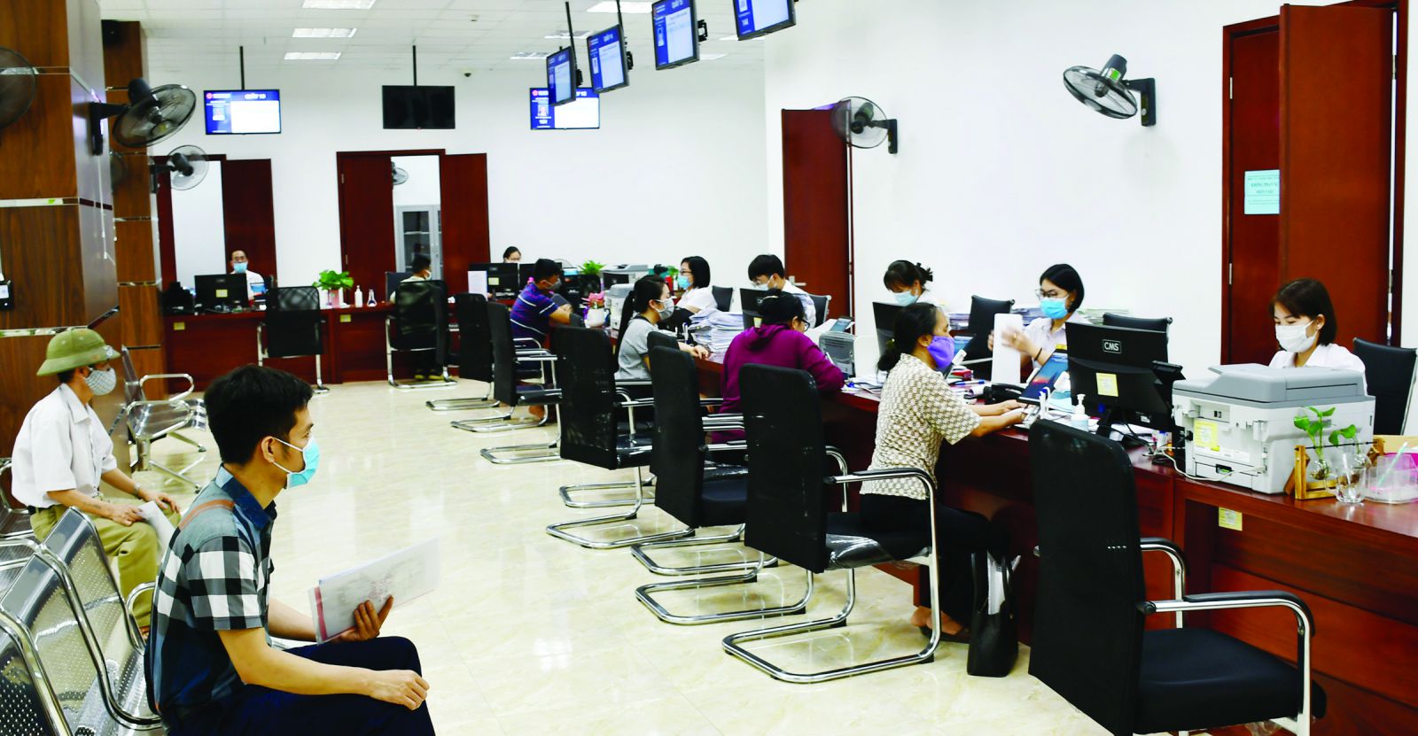  Bộ phận tiếp nhận và trả kết quả của Trung tâm Phục vụ hành chính công tỉnh Lào Cai.