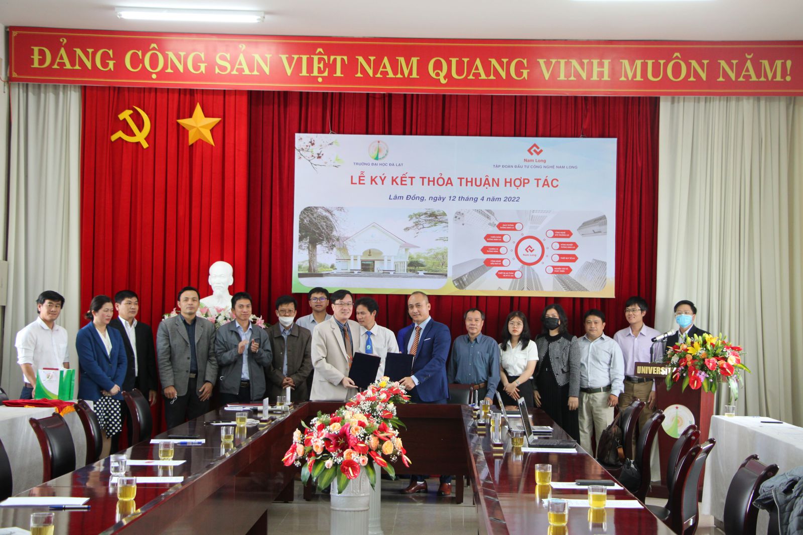  Lễ ký thỏa thuận hợp tác giữa Tập đoàn Đầu tư Công nghệ Nam Long và Trường Đại học Đà Lạt.
