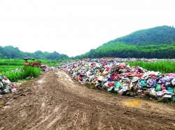 Nghệ An “treo” rác thải ở nơi thượng nguồn