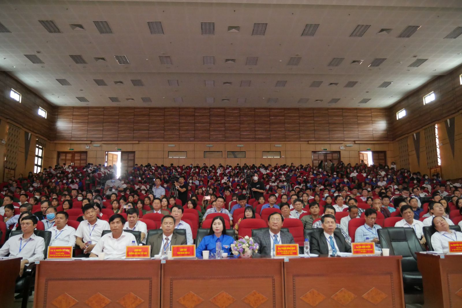 Các Đại biểu và khách mời tham dự Ngày hội khởi nghiệp đổi mới sáng tạo tỉnh Sơn La lần thứ nhất năm 2022 (TECHFEST Sơn La).