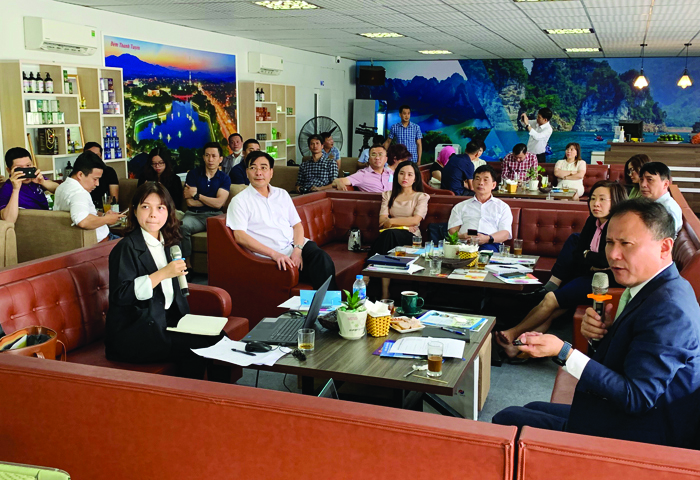  Các đại biểu dự chương trình xúc tiến đầu tư, kết nối tiêu thụ sản phẩm OCOP giữa các doanh nghiệp Tuyên Quang với doanh nghiệp trong và ngoài nước.