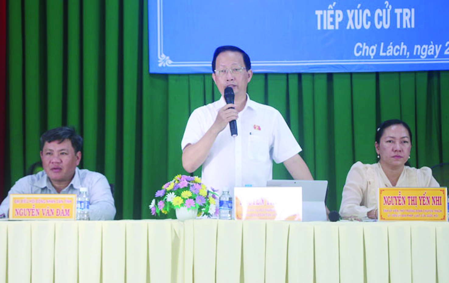  Ông Nguyễn Trúc Sơn - Phó Chủ tịch Thường trực UBND tỉnh, Trưởng đoàn đại biểu Quốc hội đơn vị tỉnh<p/>Bến Tre phát biểu tại buổi tiếp xúc với cử tri.