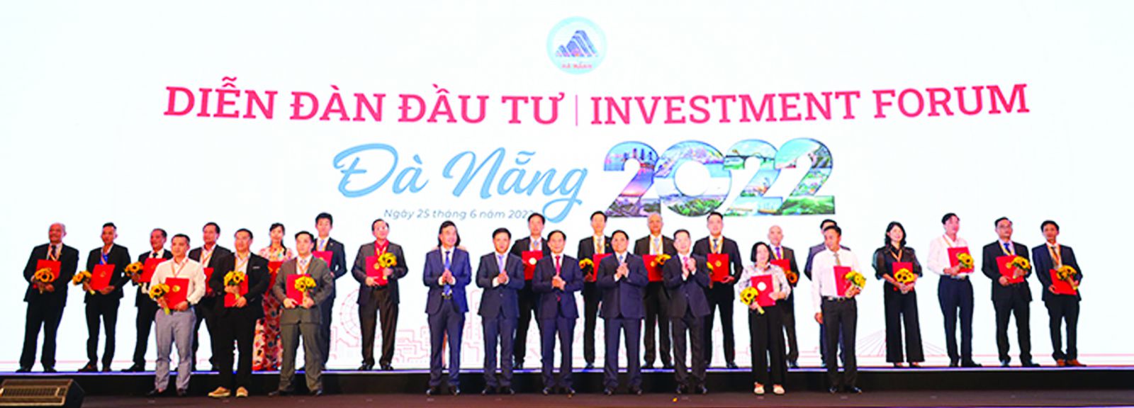  Thủ tướng Phạm Minh Chính và lãnh đạo TP Đà Nẵng trao Giấy Chứng nhận đăng ký đầu tư/Quyết định chấp thuận chủ trương đầu tư cho các dự án