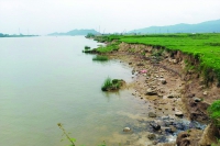Hà Tĩnh: Chính quyền “bất lực” với sạt lở bờ sông