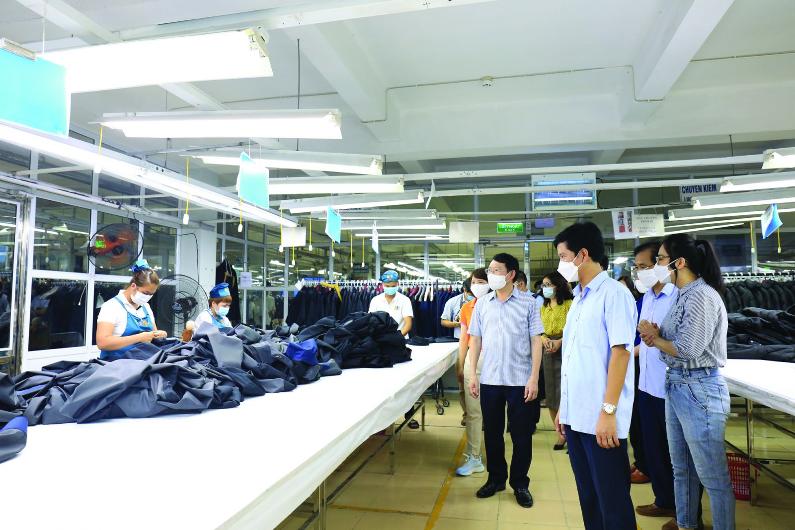  Chủ tịch UBND tỉnh Lê Ánh Dương kiểm tra công tác khôi phục sản xuất tại Công ty cổ phần Tổng công ty may Bắc Giang LGG