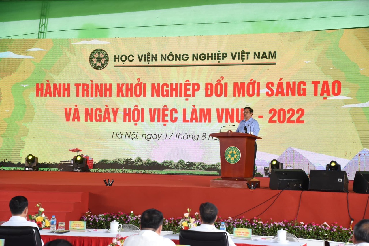 Đồng chí Phạm Minh Chính, Ủy Viên Bộ Chính Trị, Thủ Tướng Chính Phủ phát biểu tại Chương trình Hành trình khởi nghiệp đổi mới sáng tạo và Ngày hội việc làm VNUA - 2022