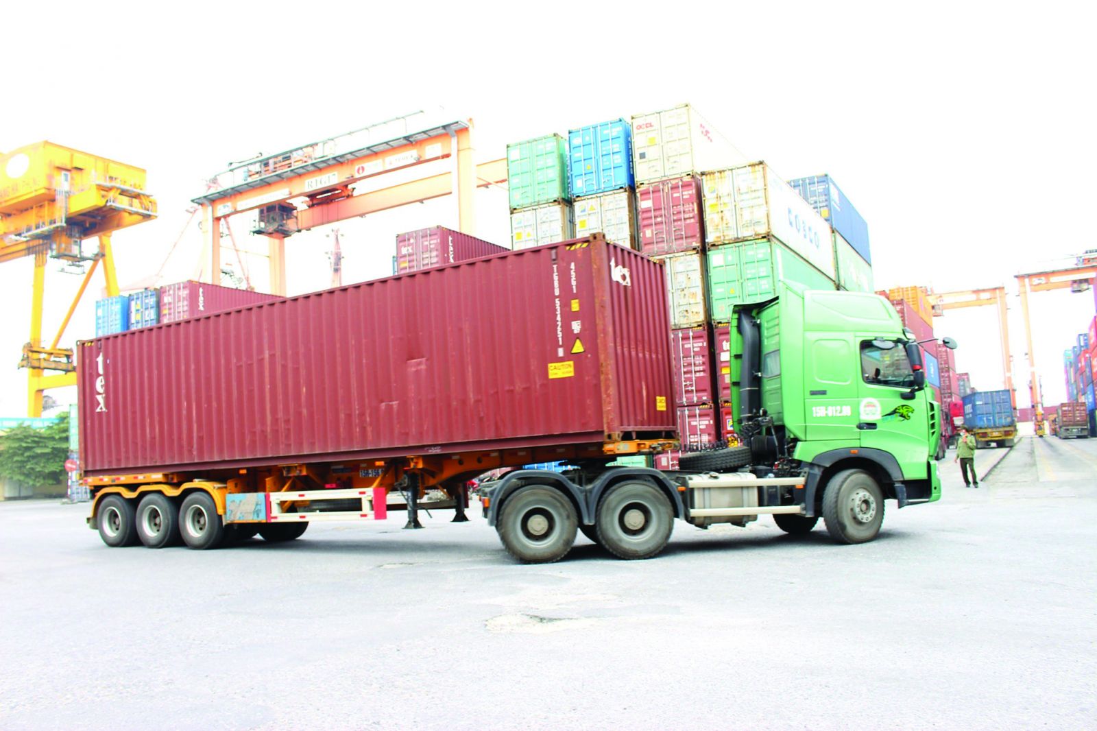 Việc xây dựng Hub trung chuyển container đang được xem là đề xuất giải pháp khắc phục tình trạng cho xe chạy rỗng.