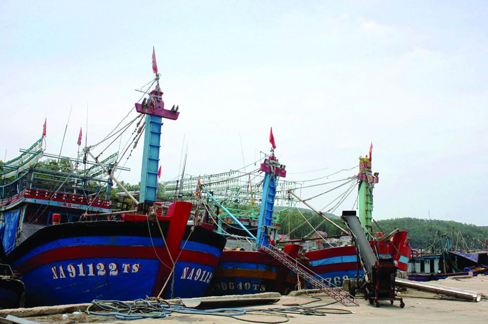  Do khó khăn về điều kiện khai thác, tàu cá 67 phải nằm bờ ở cảng cá Lạch Quèn, huyện Quỳnh Lưu
