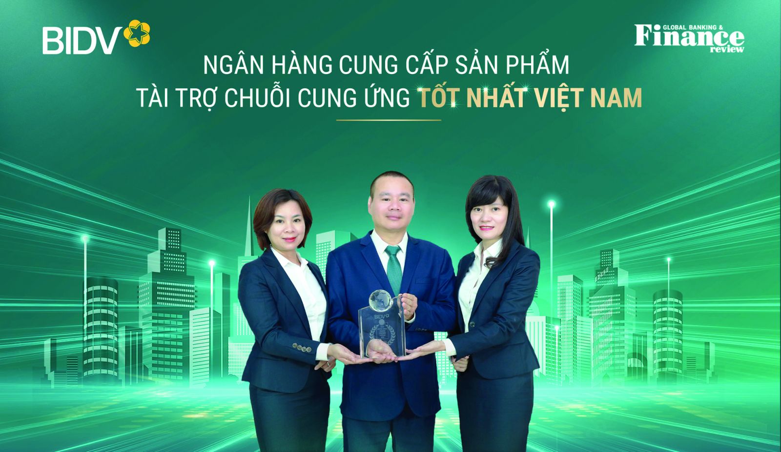 p/Đai diện BIDV nhận giải thưởng Ngân hàng cung cấp sản phẩm Tài trợ chuỗi cung ứng tốt nhất Việt Nam.