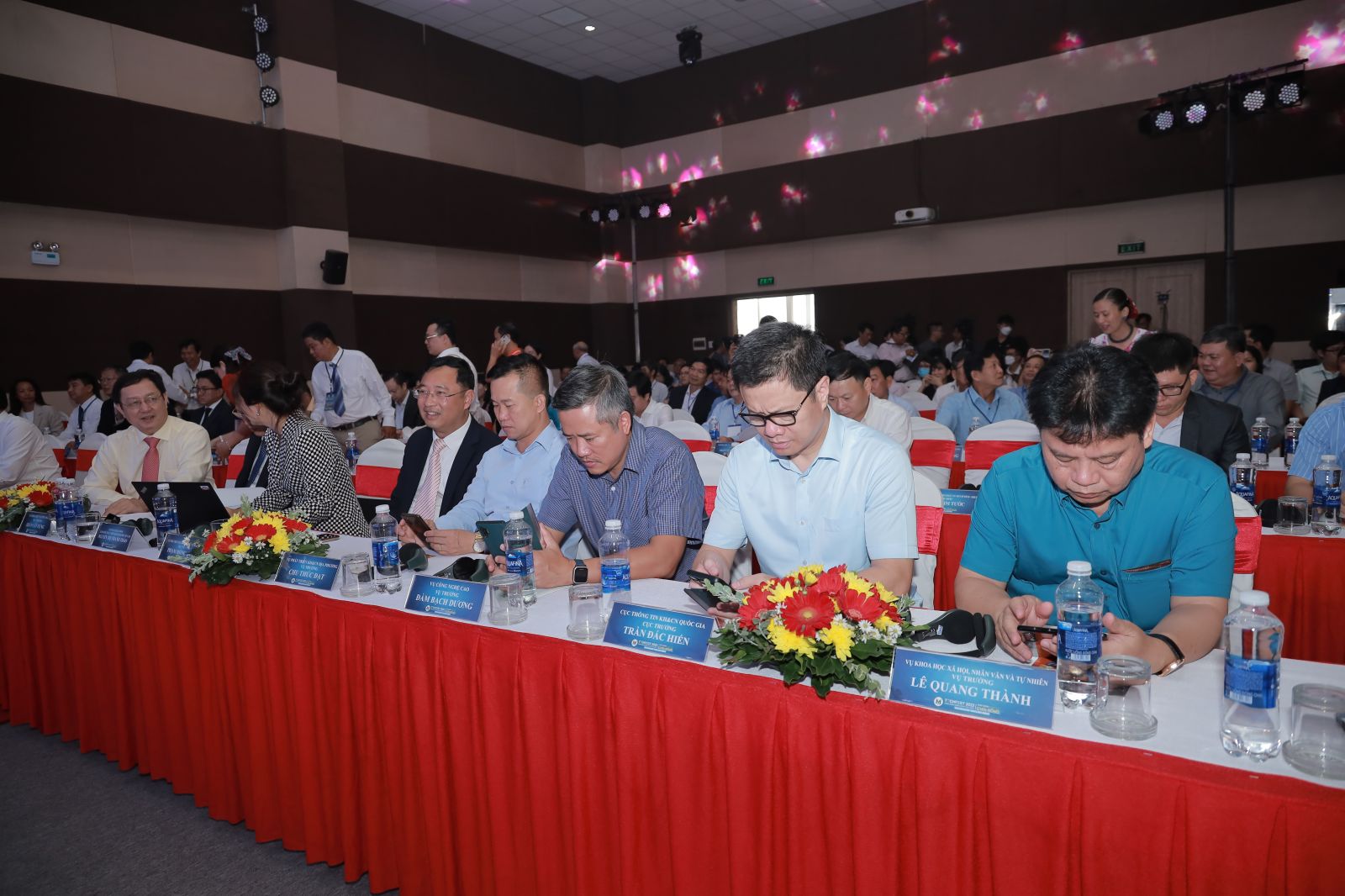Các khách mời tham gia Lễ Khai mạc Ngày hội khởi nghiệp Đổi mới sáng tạo Vùng ĐBSCL - 	 Mekong 2022 với chủ đề “Khát vọng vùng đất Chín Rồng”