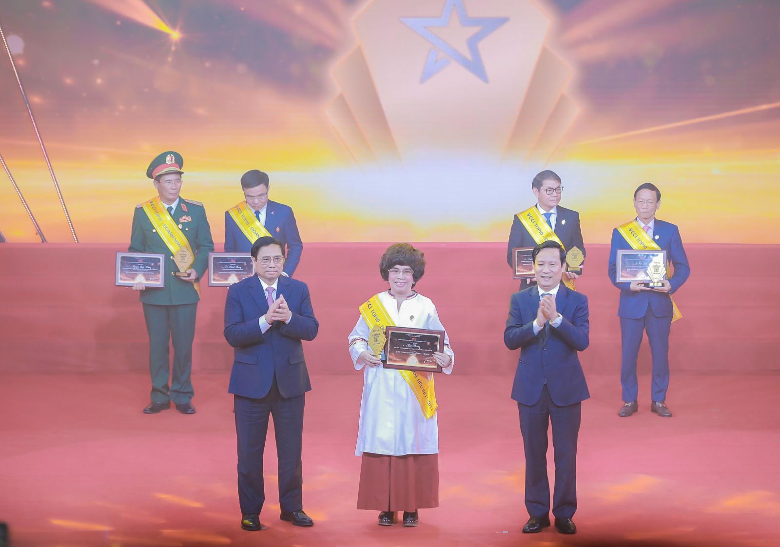 p/Doanh nhân Thái Hương được vinh danh Top 10 Doanh nhân Việt Nam tiêu biểu năm 2022.