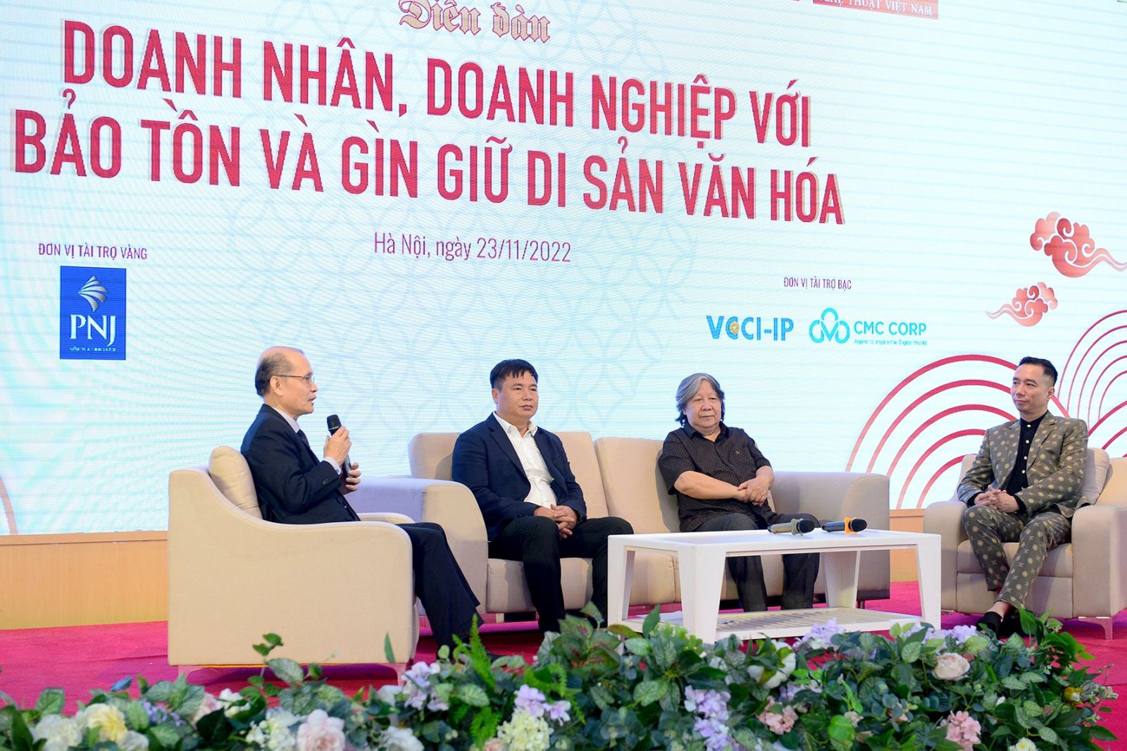  Diễn đàn “Doanh nhân, doanh nghiệp với bảo tồn và gìn giữ di sản văn hoá” do tạp chí Diễn đàn Doanh nghiệp phối hợp với Trung tâm UNESCO hỗ trợ và phát triển nghệ thuật Việt Nam tổ chức. Ảnh: Quốc Tuấn