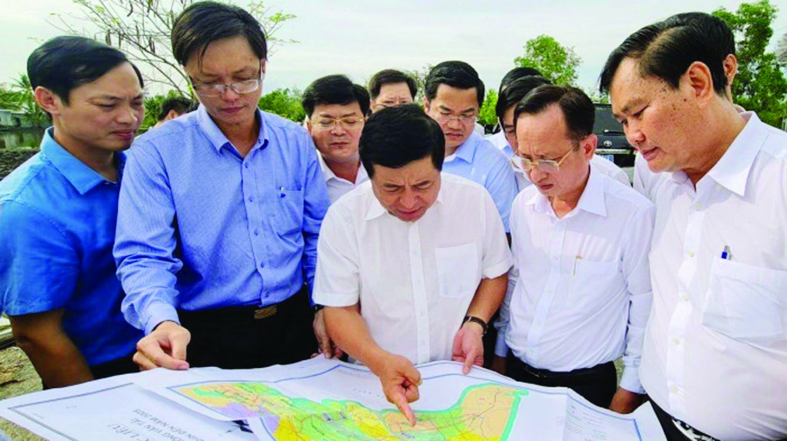  Đoàn công tác của Bộ Kế hoạch và Đầu tư cùng lãnh đạo tỉnh Bạc Liêu khảo sát thực địa tại dự án tuyến đường từ cầu Phước Long II (huyện Phước Long) đến Ba Đình (huyện Hồng Dân), nối với đường Hồ Chí 