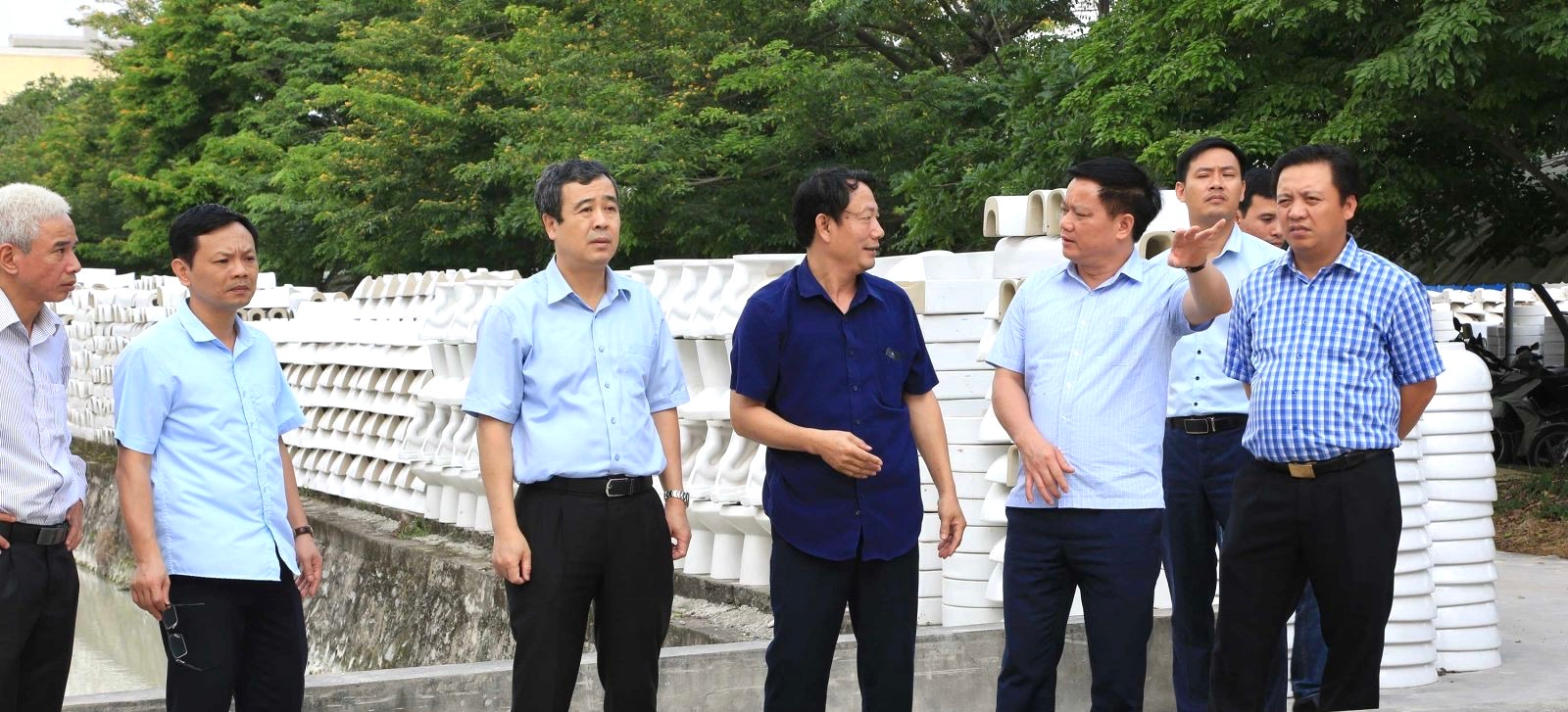 <p/>Lãnh đạo tỉnh, lãnh đạo huyện Tiền Hải kiểm tra tình hình đầu tư hạ tầng KCN Tiền Hải
