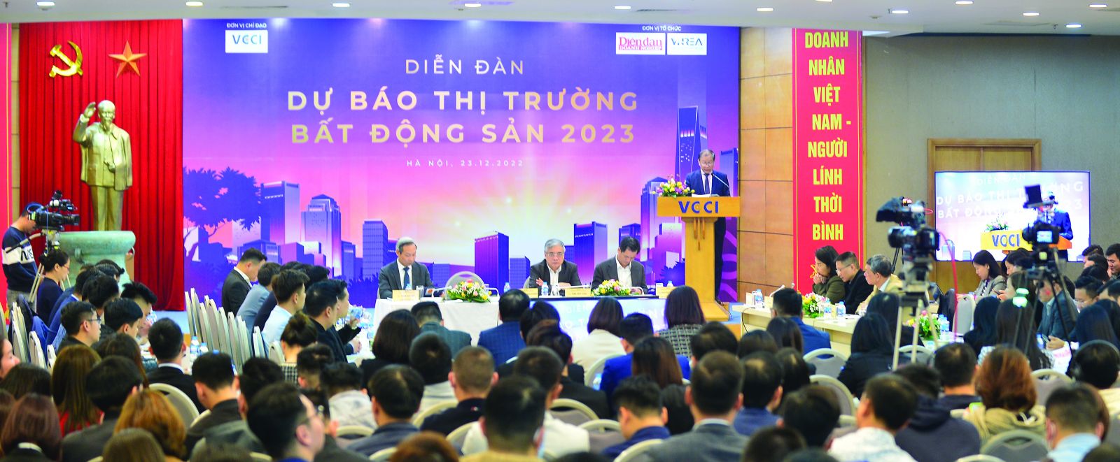  Diễn đàn “Dự báo thị trường bất động sản 2023” do Tạp chí Diễn đàn Doanh nghiệp phối hợp với Hiệp hội bất động sản Việt Nam tổ chức.