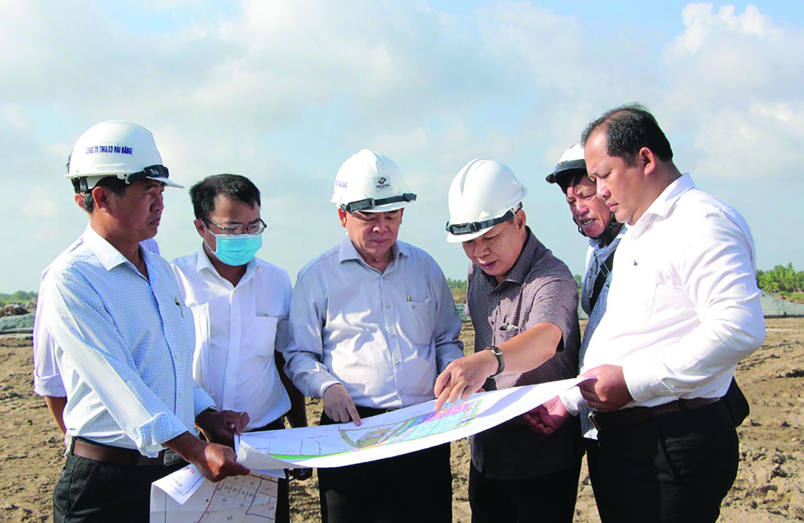 Chủ tịch UBND tỉnh Trần Ngọc Tam kiểm tra thực địa Dự án Khu công nghiệp Phú Thuận.