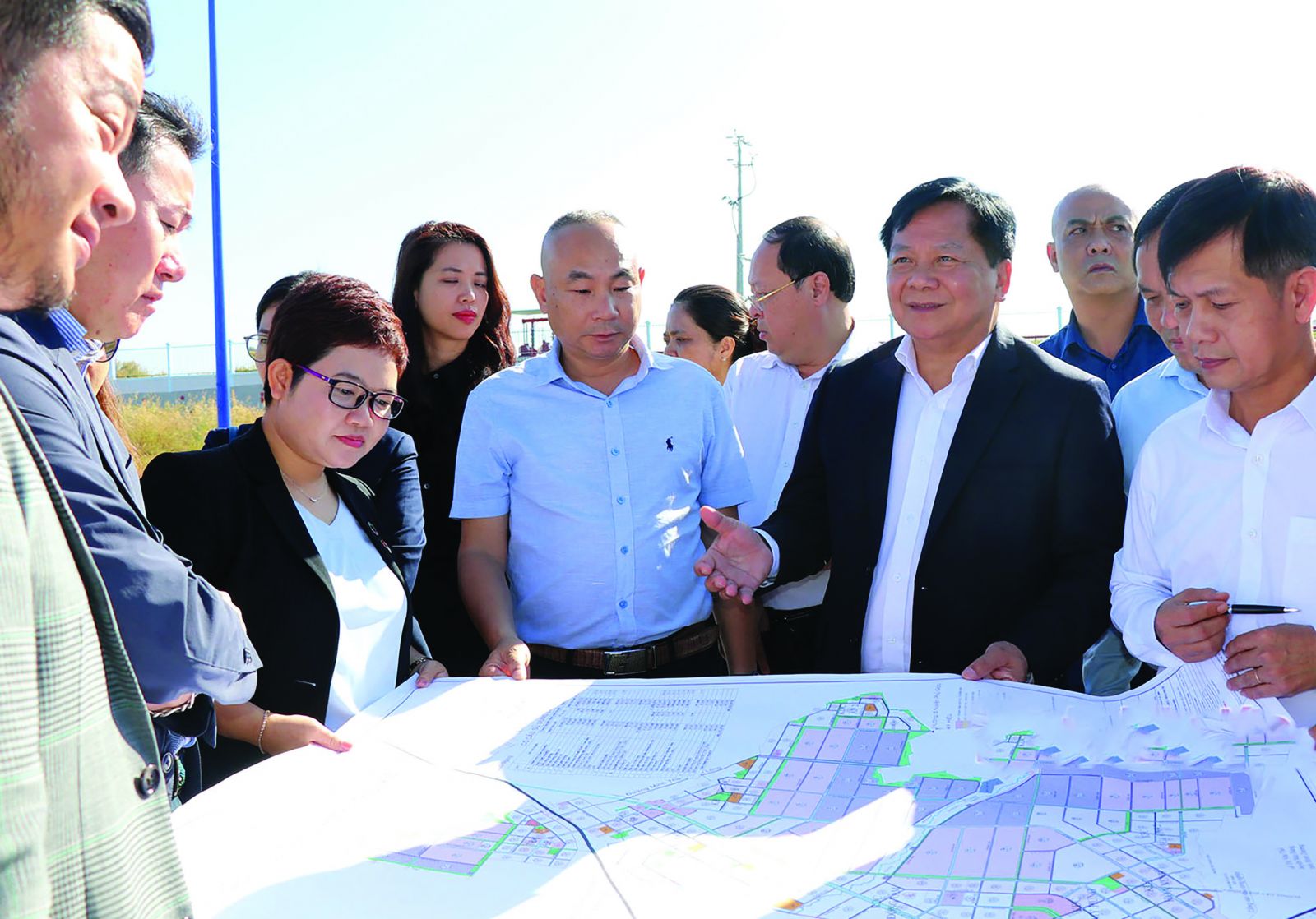 Phó Chủ tịch UBND tỉnh Trần Văn Mi và đoàn doanh nghiệp Nhật Bản khảo sát thực tế cơ sở hạ tầng Khu công nghiệp Becamex - Bình Phước