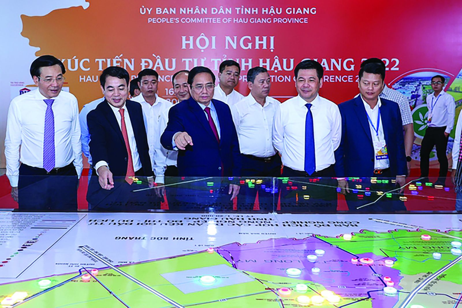  Thủ tướng Chính phủ Phạm Minh Chính thăm quan bản đồ tích hợp các dự án kêu gọi đầu tư tỉnh Hậu Giang
