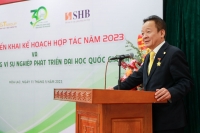 Doanh nhân Đỗ Quang Hiển nhận kỷ niệm chương vì sự nghiệp phát triển ĐH Quốc gia Hà Nội
