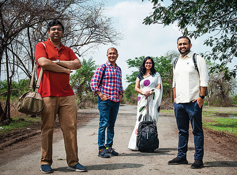Những đồng sáng lập Chalo (từ trái sang) Dhruv Chopra, Mohit Dubey, Priya Singh và Vinayak Bhavnani; Hình ảnh: Neha Mithbawkar cho Forbes Ấn Độ