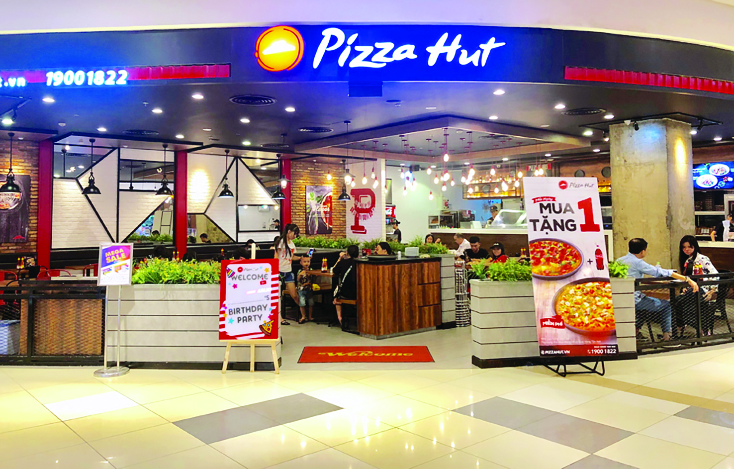  Pizza Hut -một trong những thương hiệu quốc tế nhượng quyền tại Việt Nam. Ảnh: Hoài Nam