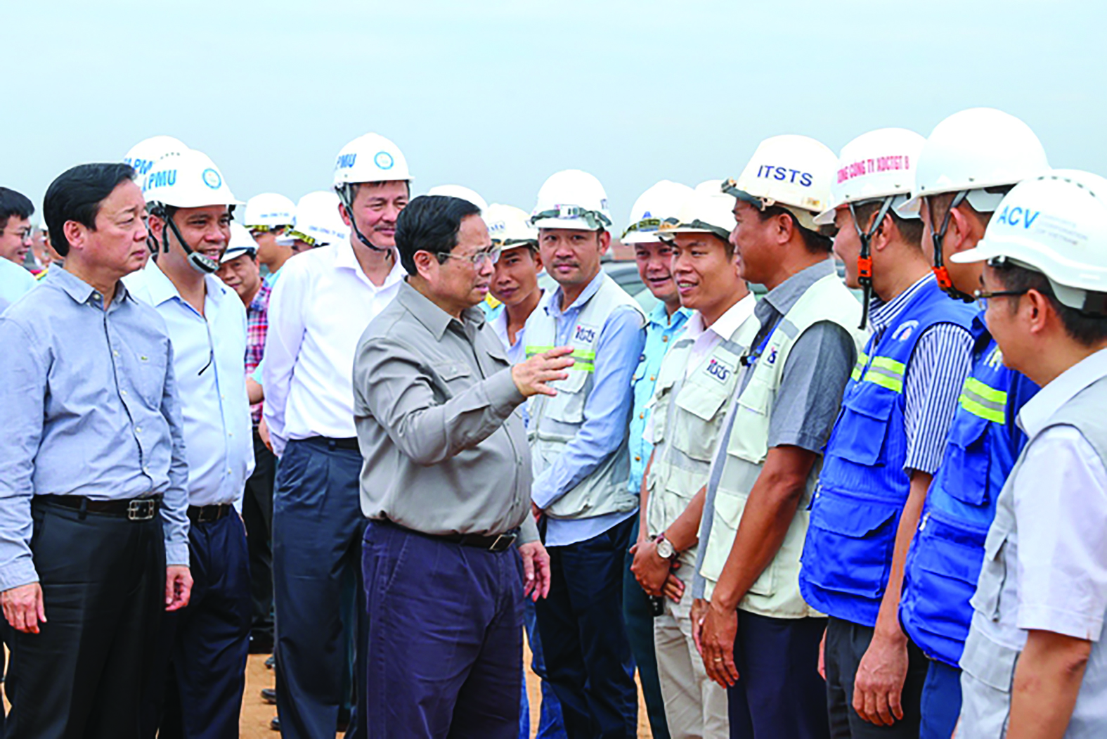  Thủ tướng Phạm Minh Chínhp/trực tiếp thị sát công trường xây dựng và trao đổi chủ đầu tư, đơn vị thi công về dự án xây dựng Cảng hàng không quốc tế Long Thành giai đoạn 1.p/Ảnh: Nhật Bắc