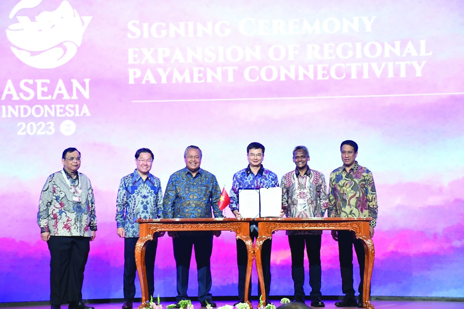 Phó Thống đốc Ngân hàng Nhà nước Phạm Thanh Hà ký Biên bản ghi nhớ về hợp tác kết nối thanh toán khu vực ASEAN. 