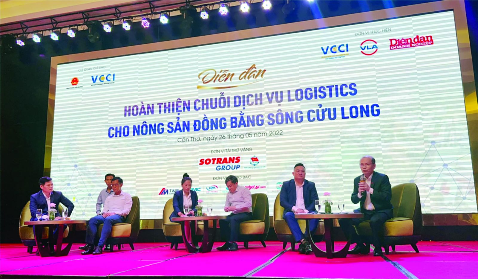  Diễn đàn Hoàn thiện chuỗi dịch vụ logistics cho nông sản đồng bằng sông Cửu Long do VCCI Cần Thơ, Tạp chí Diễn đàn Doanh nghiệp và Hiệp hội Doanh nghiệp dịch vụ Logistics Việt Nam (VLA) tổ chức .
