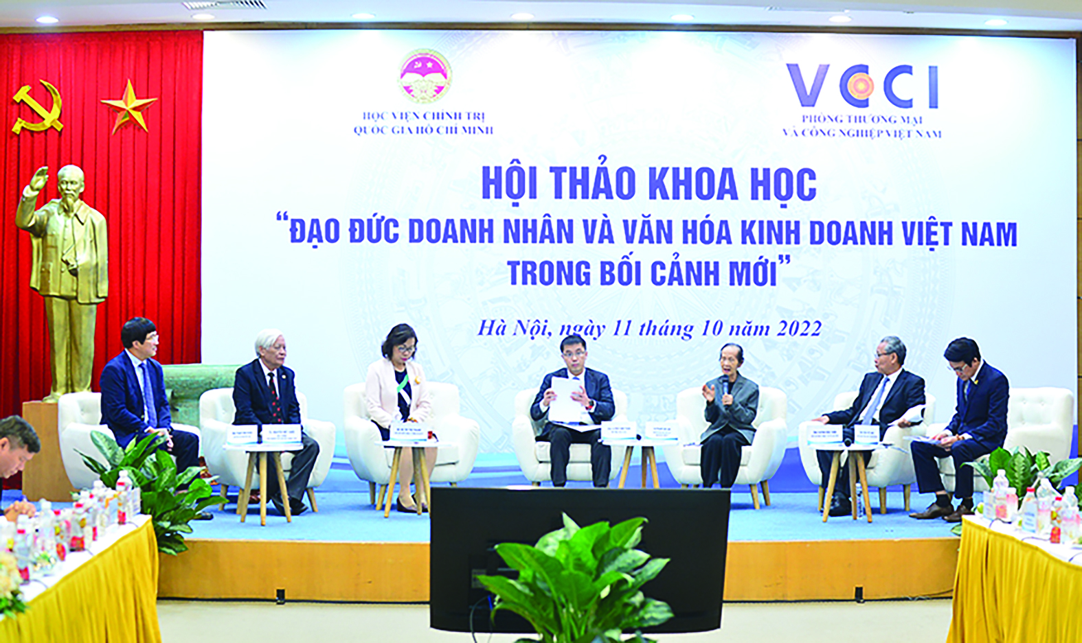  Chuyên gia kinh tế Phạm Chi Lan – Nguyên Phó Chủ tịchp/VCCI chia sẻ tại Hội thảo khoa học “Đạo đức doanh nhân và văn hoá kinh doanh Việt Nam trong bối cảnh mới”
