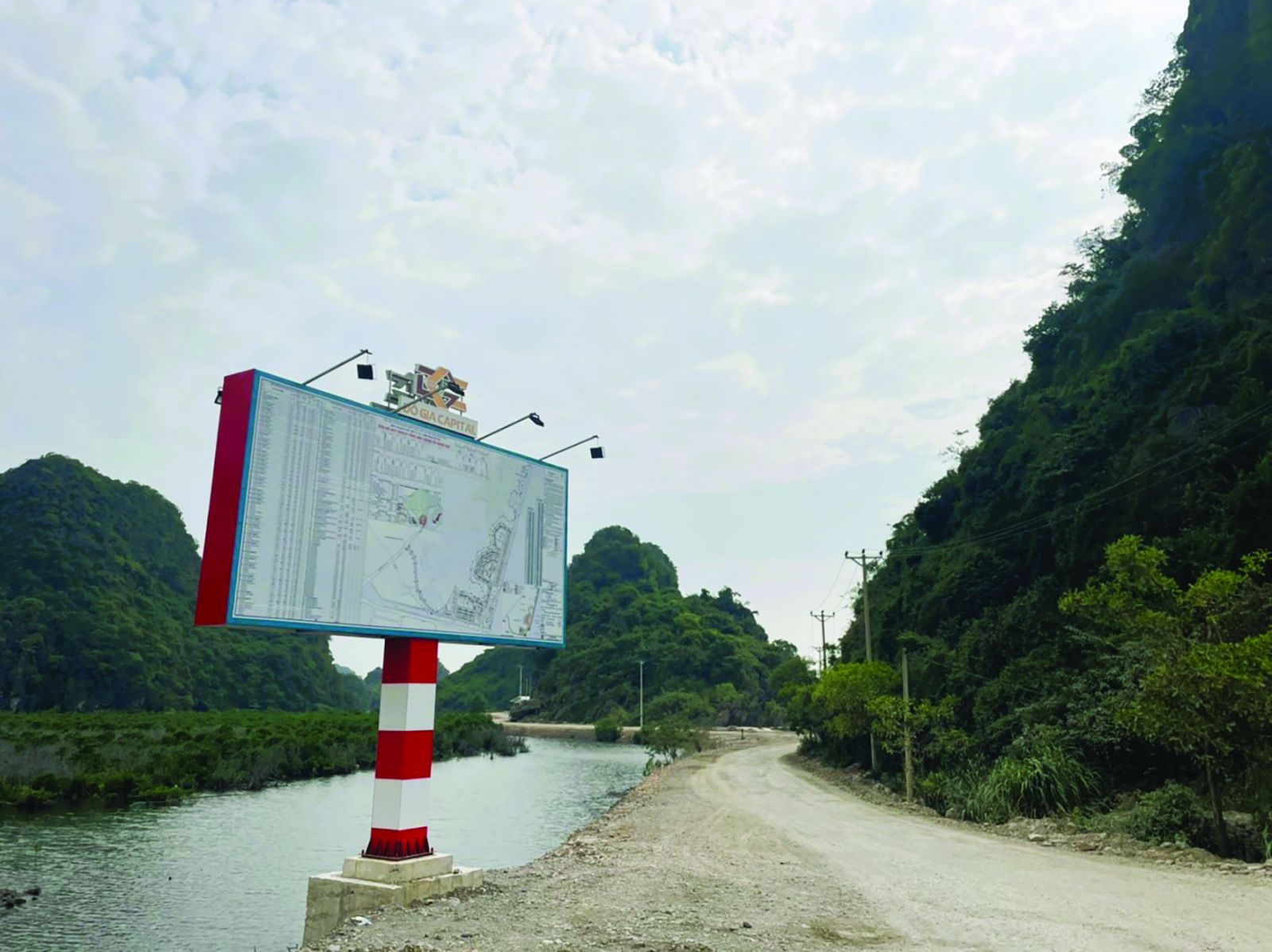  Sơ đồ Quy hoạch dự án khu đô thị 10B phường Quang Hanh được đặt ngay tại đường vào dự án. Ảnh: Tiến Dũng