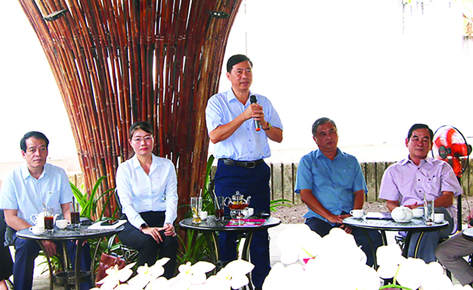  Chủ tịch UBND tỉnh Đồng Tháp Phạm Thiện Nghĩa tham dự buổi cà phê doanh nghiệp tại Khu công nghiệp Sa Đéc