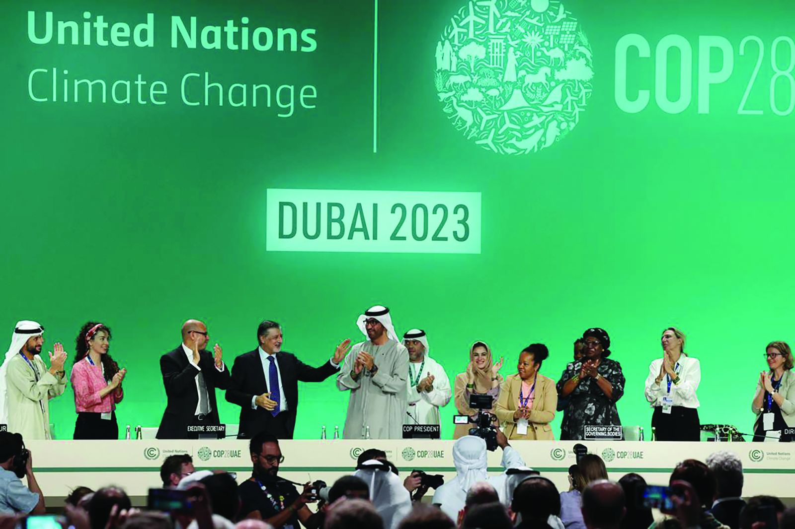  Các nước đạt được thỏa thuận tại Hội nghị về Biến đổi Khí hậu của Liên Hiệp Quốc COP28 ở Dubai, ngày 13/12/2023. Ảnh: Reuters