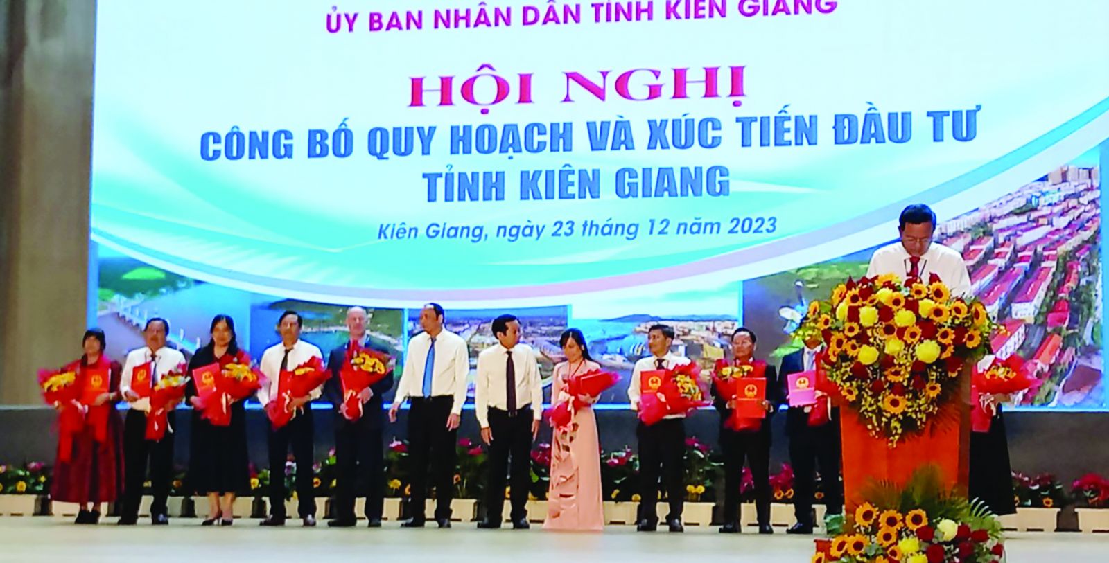  Ngày 23/12, tỉnh Kiên Giang tổ chức hội nghị công bố quy hoạch tỉnh Kiên Giang thời kỳ 2021 - 2030, tầm nhìn đến năm 2050 và xúc tiến đầu tư.