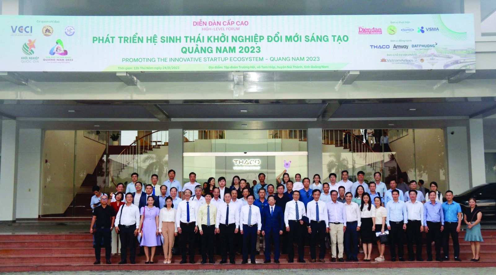 Lãnh đạo VCCI cùng các khách mời chụp ảnh lưu niệm tại Văn phòng THACO nhân dịp tổ chức Diễn đàn cấp cao Phát triển hệ sinh thái khởi nghiệp tại Quảng Nam, tháng 8/2023.