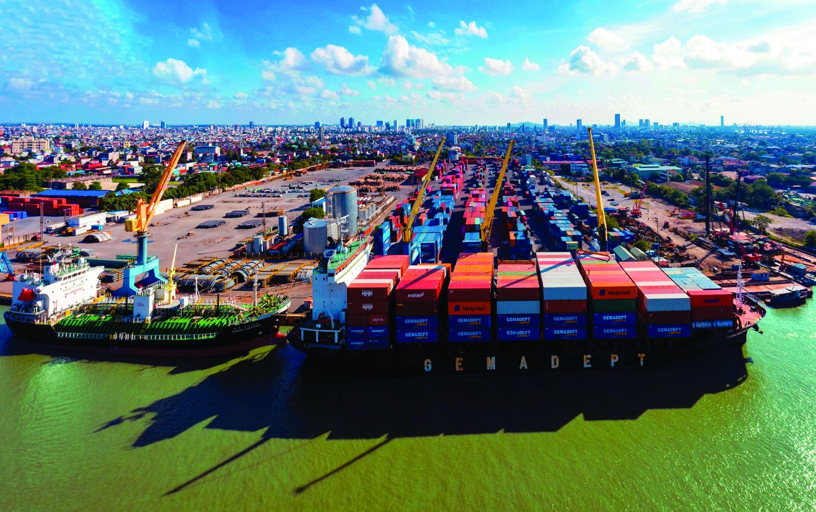 p/Tổng sản lượng hàng hoá qua các cảng Việt Nam (TEU) trong năm 2022 và năm 2023. (Nguồn: SSI Research, Vinamarine)