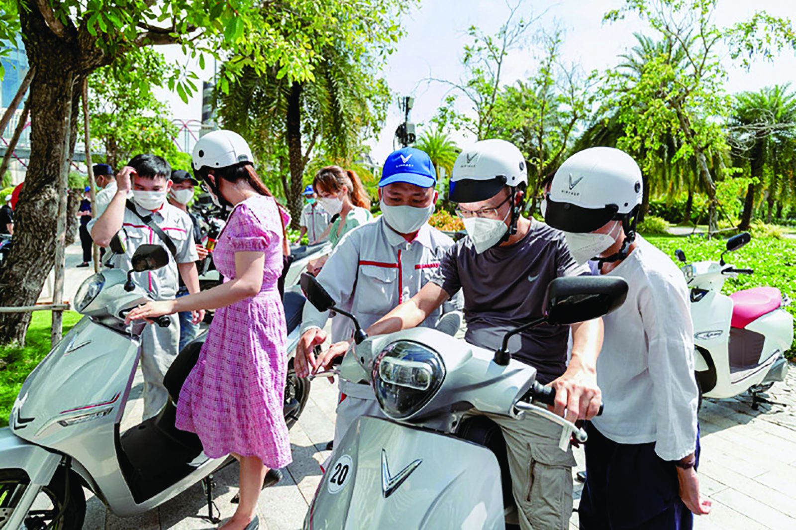  Việt Nam hướng đến mục tiêu đến năm 2040 sẽ từng bước hạn chế và tiến tới dừng sản xuất, lắp ráp, nhập khẩu ô tô xe máy sử dụng nhiên liệu hóa thạch.