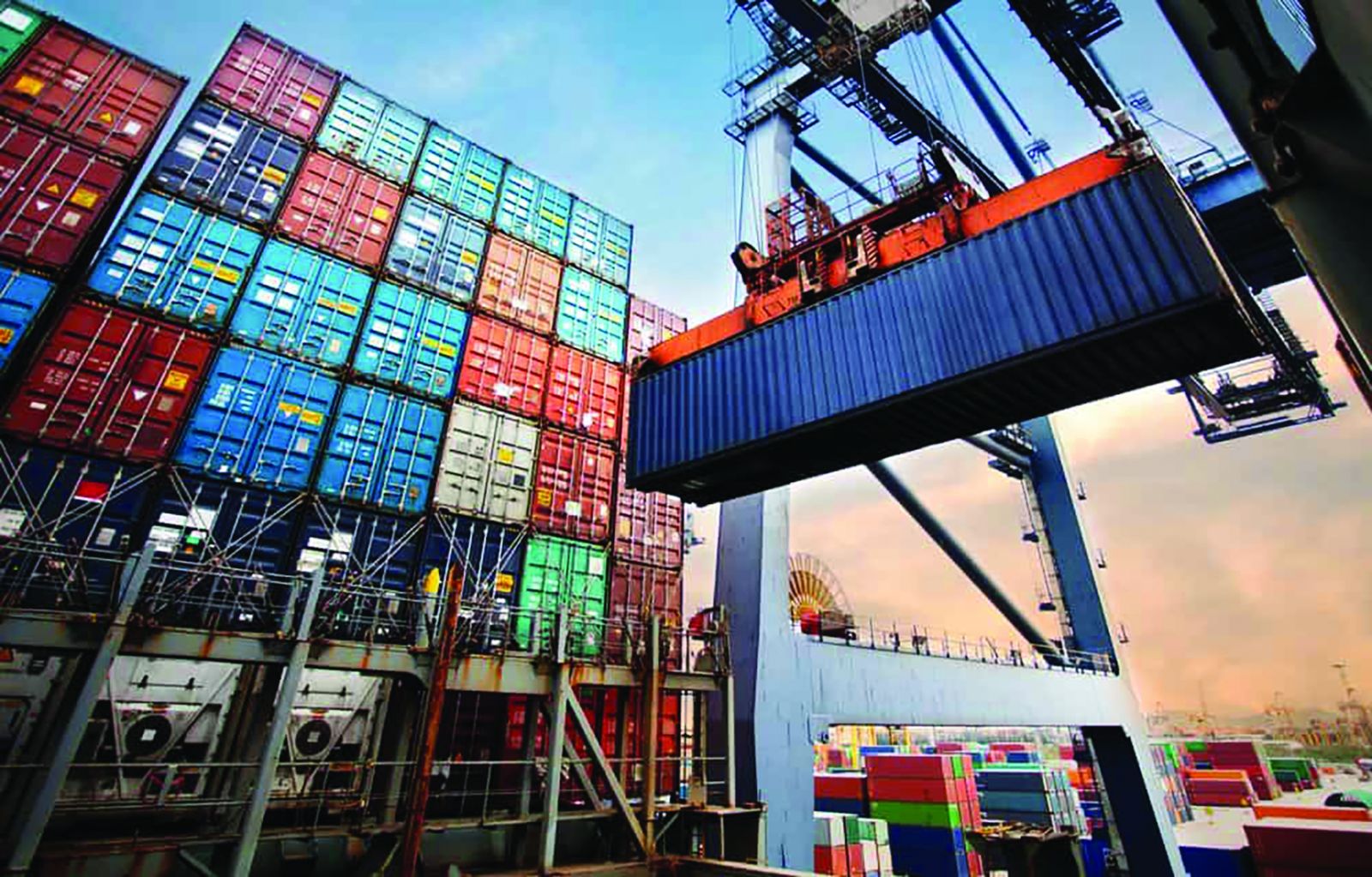  Chỉ số Container Thế giới của Drewry (DWCI) tăng mạnh so với cùng kỳ năm ngoái.