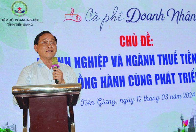 <p/>Ông Nguyễn Văn Vĩnh, Chủ tịch UBND tỉnh Tiền Giang chia sẻ thông tin với doanh nghiệp tại cuộc gặp gỡ Cà phê Doanh nhân.