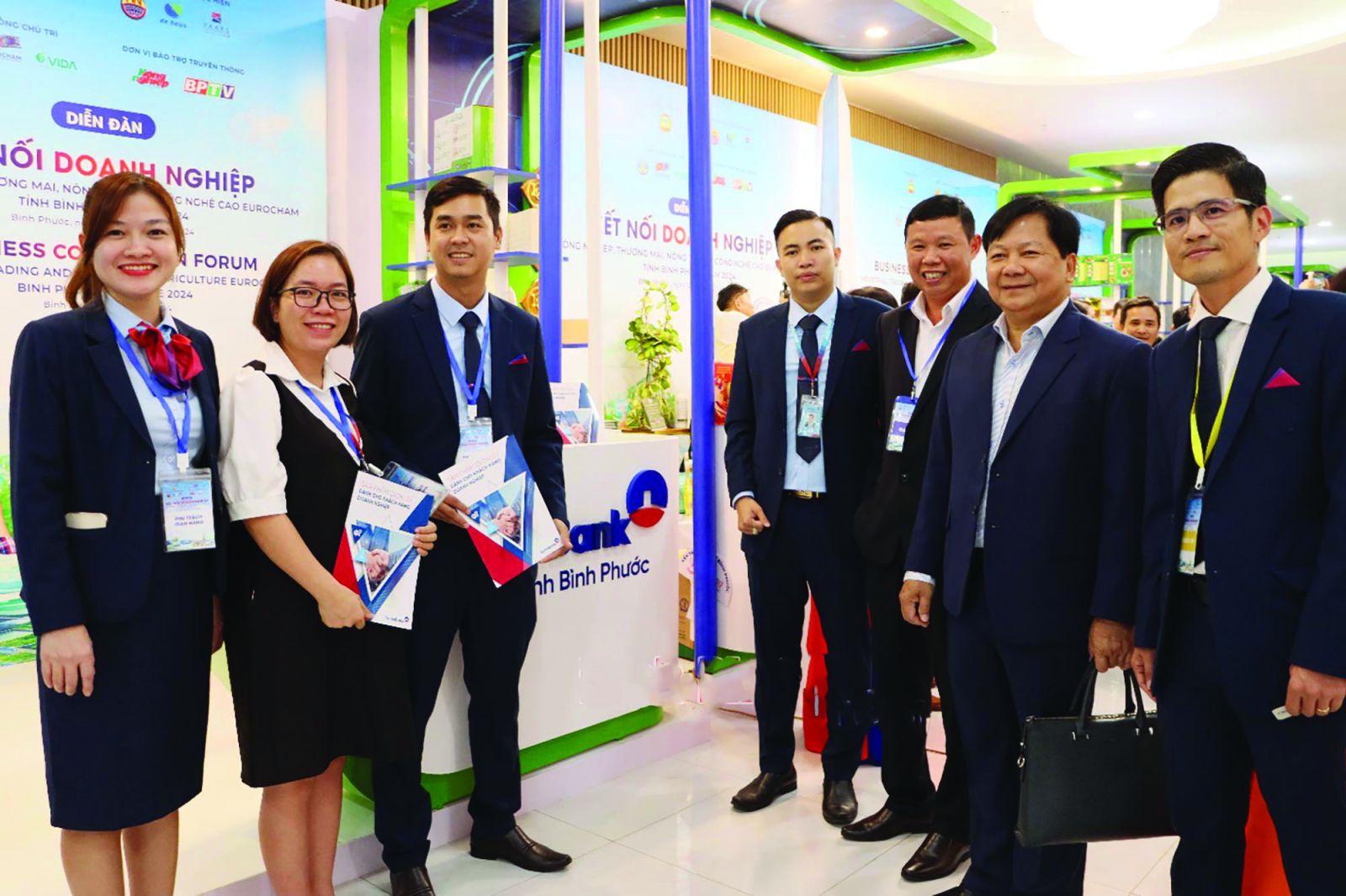 <p/><p/>Lãnh đạo tỉnh Bình Phước tham quan gian hàng tại Diễn đàn kết nối doanh nghiệp EuroCham - tỉnh Bình Phước năm 2024