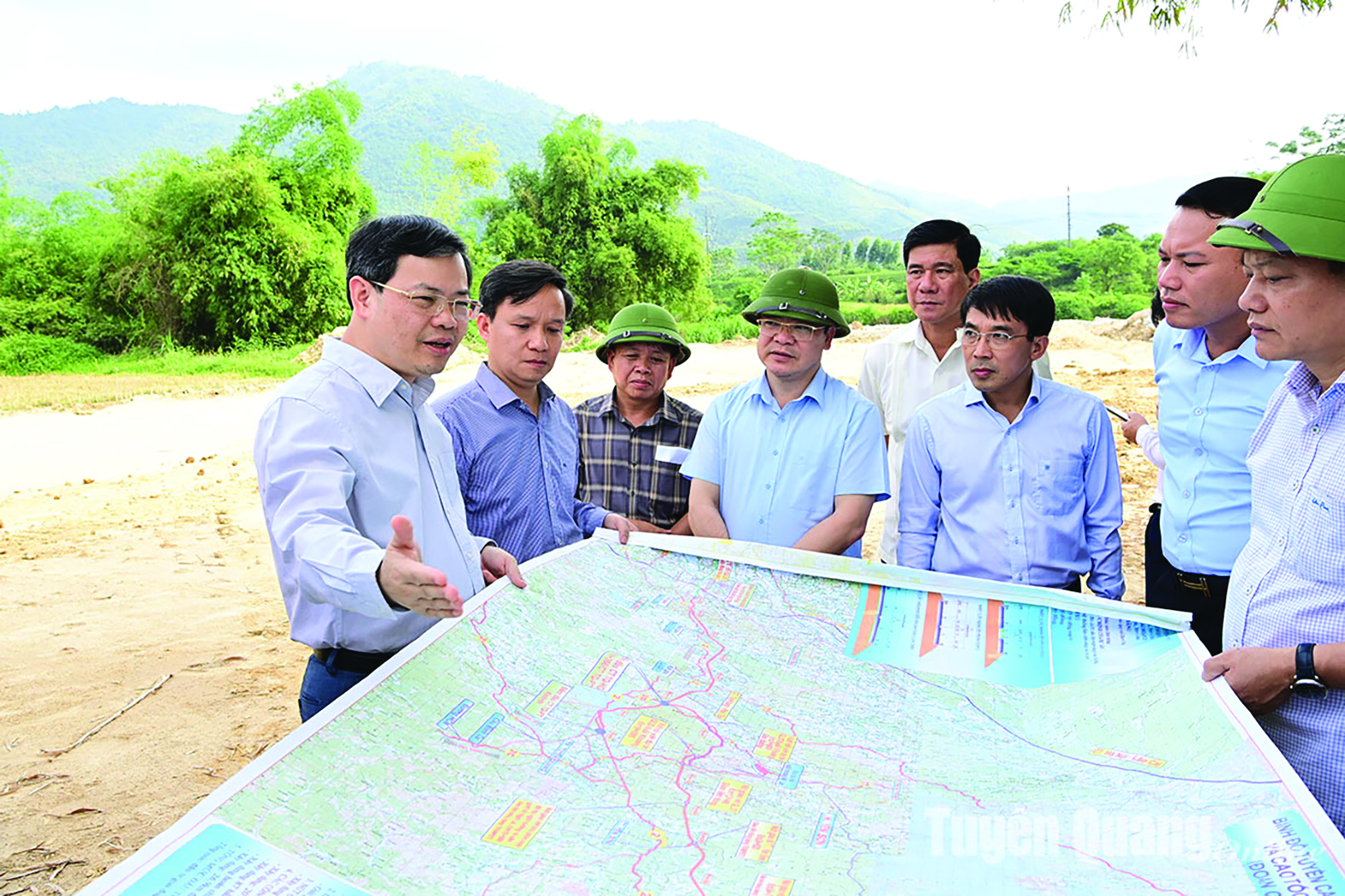  Lãnh đạo Bộ KH&ĐT, Lãnh đạo tỉnh Tuyên Quang kiểm tra tuyến đường cao tốc Tuyên Quang - Hà Giang.