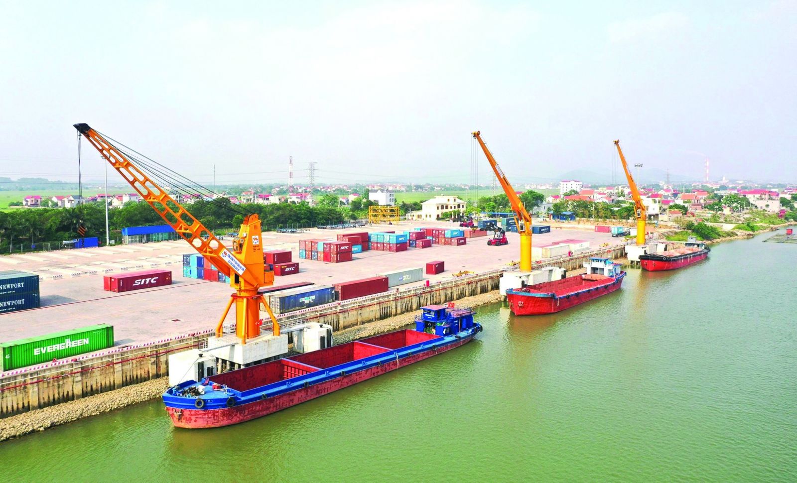  Cụm cảng Tân Cảng - Quế Võ, Bắc Ninh phục vụ nhu cầu vận tải đường thủy cho các doanh nghiệp xuất nhập khẩu khu vực Bắc Ninh, Bắc Giang, Thái Nguyên. Ảnh: G.T