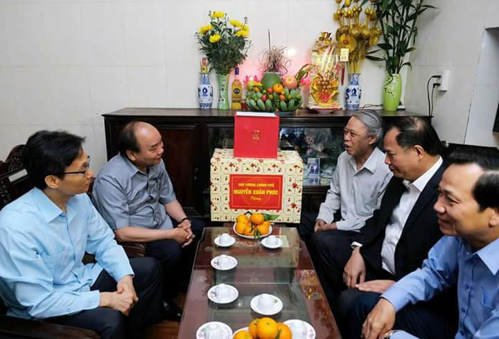 Thủ tướng đã đến thăm, tặng quà gia đình thương binh Trần Quốc Hanh (huyện Gia Lộc, tỉnh Hải Dương)