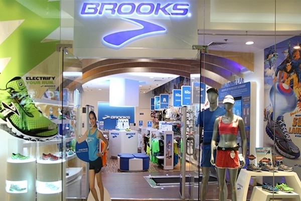 Brooks Sports - công ty chuyên sản xuất giày và trang phục thể thao và còn được biết đến với cái tên Brooks Running, là một đơn vị của tập đoàn Bershire Hathaway do tỉ phú Warren Buffett điều hành.