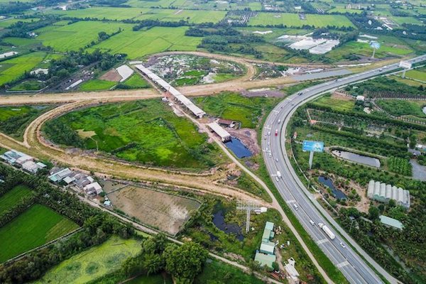 Chủ đầu tư đang chỉ đạo các nhà thầu đẩy nhanh tiến độ thi công để hoàn thành cao tốc Trung Lương - Mỹ Thuận vào năm 2021