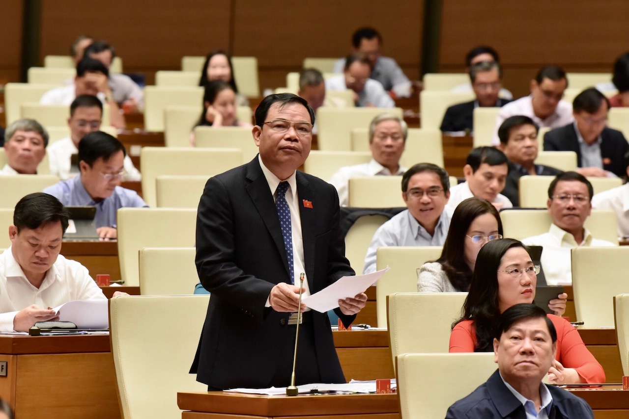 Bộ trưởng Bộ NN&PTNT Nguyễn Xuân Cường trả lời chất vấn của đại biểu Quốc hội. Ảnh: VGP/Nhật Bắc