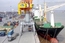 Vì sao hàng container qua cảng biển Việt Nam tăng cao dù có nhiều biến động?