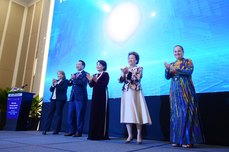 Hội đồng Doanh nhân nữ Việt Nam ra mắt “Chương trình Cố vấn dành cho doanh nghiệp do nữ làm chủ”.