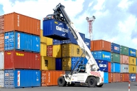 Thương mại hàng hóa thặng dư 1,4 tỷ USD dù xuất khẩu giảm tốc