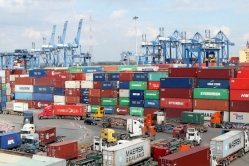 Thu phí cảng biển TPHCM: Chưa phù hợp với thực tế